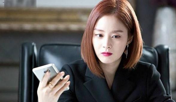 Nhìn ảnh đi bão mừng Việt Nam vô địch, người vợ phát hiện chồng ngoại tình nhờ chi tiết cực nhỏ-1