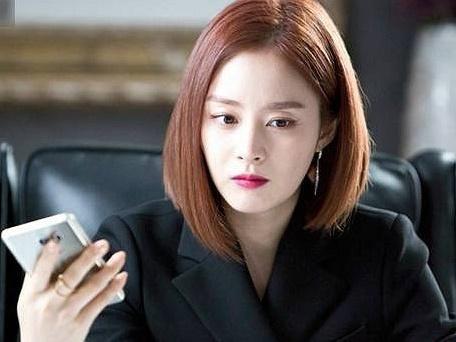 Nhìn ảnh 'đi bão' mừng Việt Nam vô địch, người vợ phát hiện chồng ngoại tình nhờ chi tiết cực nhỏ