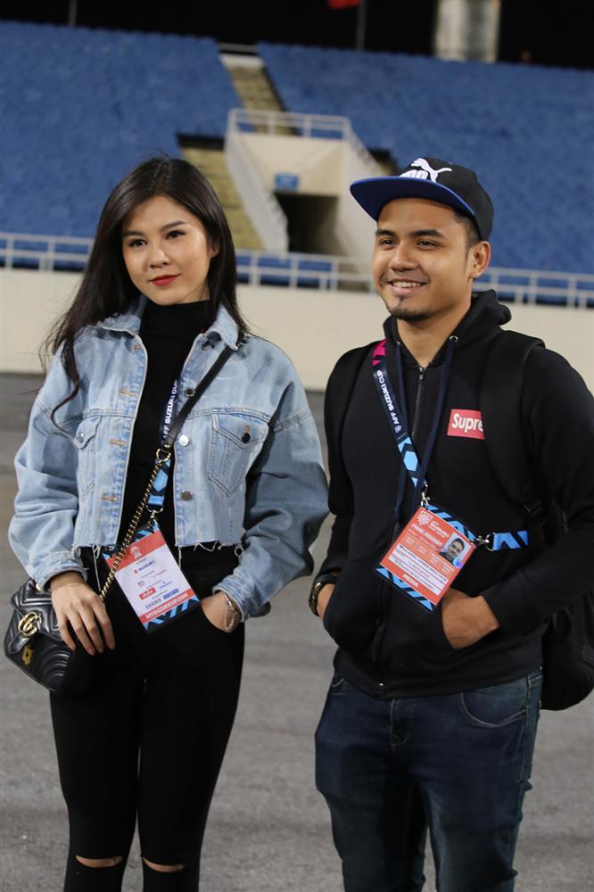 Báo Hàn Quốc truy lùng danh tính nữ diễn viên chụp ảnh cùng HLV Park Hang Seo-2