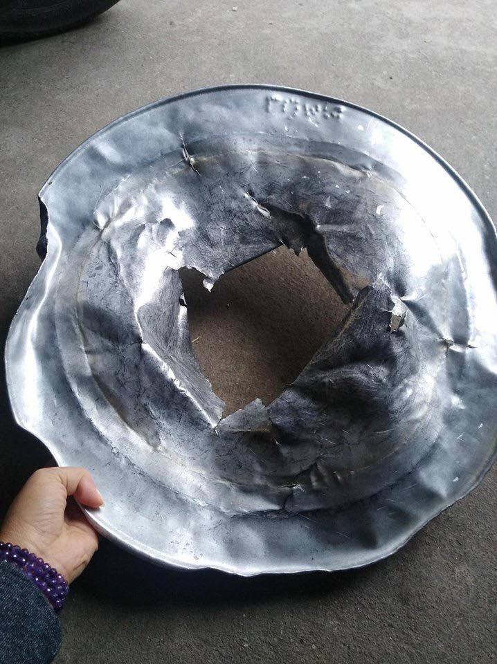 Xoong thủng, nồi méo sau khi cùng chủ đi bão: Fan Việt yêu thể thao số 2, hiếm có quốc gia nào nhận số 1-3