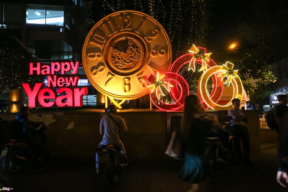 Không khí Giáng sinh sớm trên các con đường ở TP.HCM-3