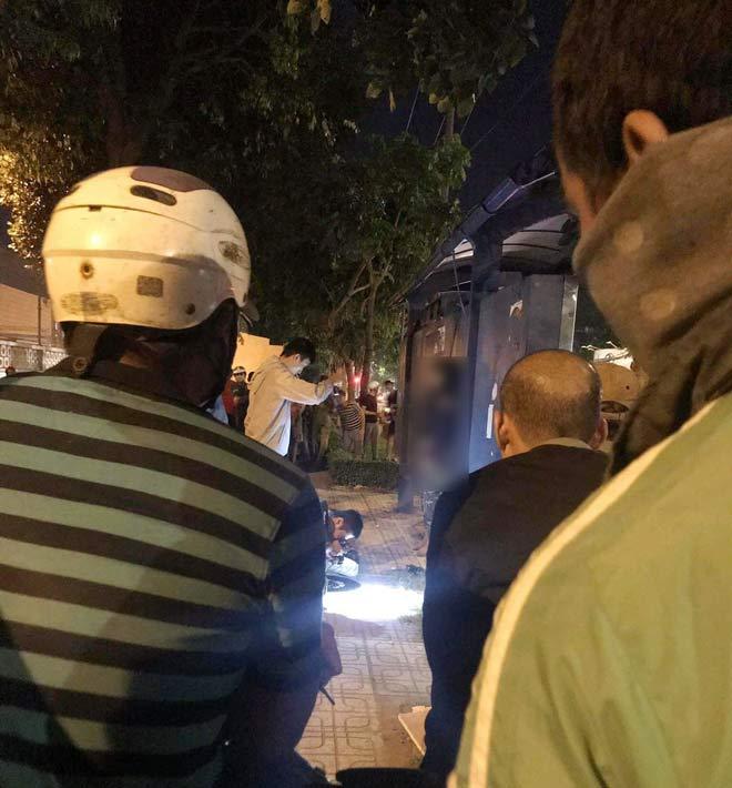 Kinh hãi thấy xác thanh niên treo lơ lửng tại nhà chờ xe buýt-1