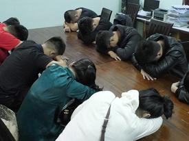 Bắt quả tang 13 người mở 'tiệc ma túy' mừng tuyển VN vô địch AFF Cup Bắt quả tang 13 người mở 'tiệc ma túy' mừng tuyển VN vô địch AFF Cup