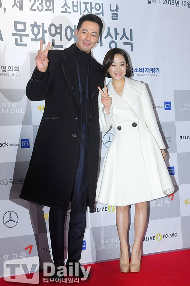 Cặp đôi đũa lệch Park Bo Young - Jo In Sung đẹp đôi trên thảm đỏ-1