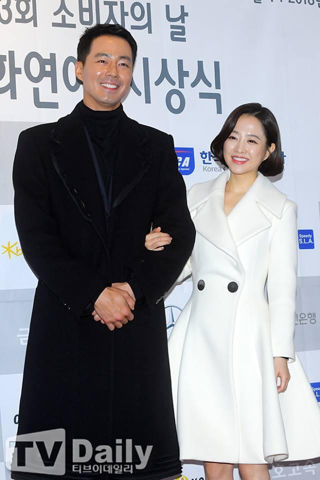 Cặp đôi đũa lệch Park Bo Young - Jo In Sung đẹp đôi trên thảm đỏ-2