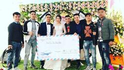Ăn cưới bạn thân, nhóm thanh niên trao chiếc phong bì khổng lồ khiến ai cũng 'mắt tròn mắt dẹt'