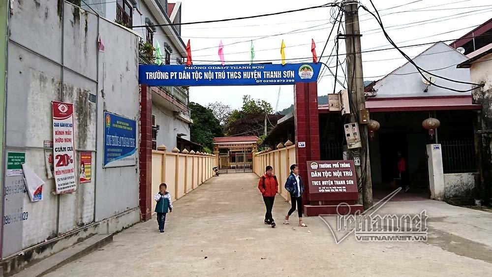 Hiệu trưởng lạm dụng tình dục nhiều nam sinh đã xin lỗi toàn trường-1