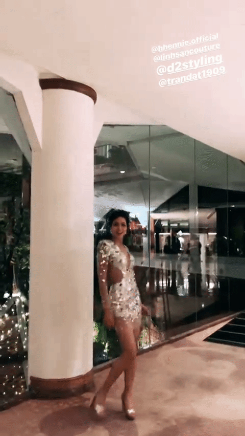 Đến khi Miss Universe 2018 kết thúc, HHen Niê mới mạnh dạn mặc bộ đầm ngắn và sexy nhất cả cuộc thi-3