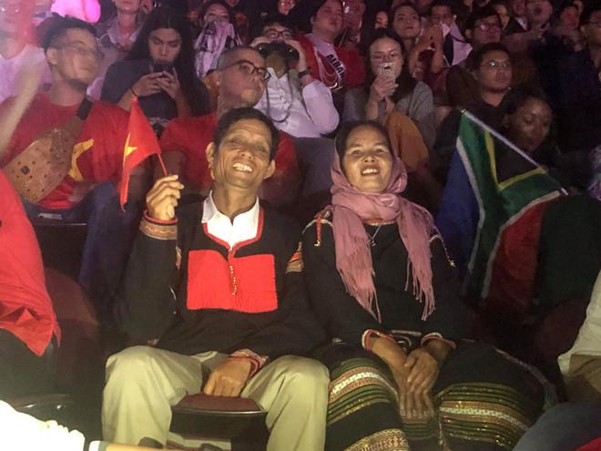 Cận cảnh chân dung người đàn ông có mặt tại Hoa hậu Hoàn vũ Thế giới 2018 khiến HHen Niê vô cùng tự hào-2