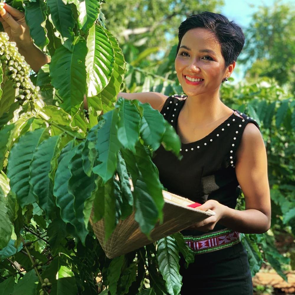 Cận cảnh chân dung người đàn ông có mặt tại Hoa hậu Hoàn vũ Thế giới 2018 khiến HHen Niê vô cùng tự hào-4