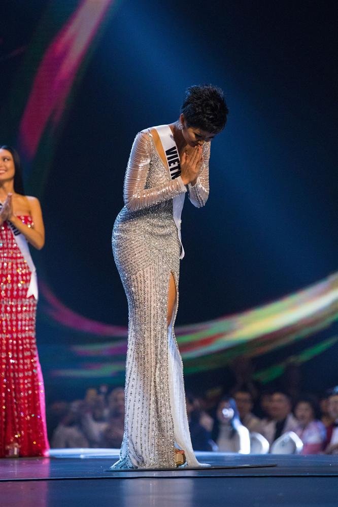 Nhiều sao Việt tán thưởng khi HHen Niê xin mọi người đừng trách chị phiên dịch ở Miss Universe-4