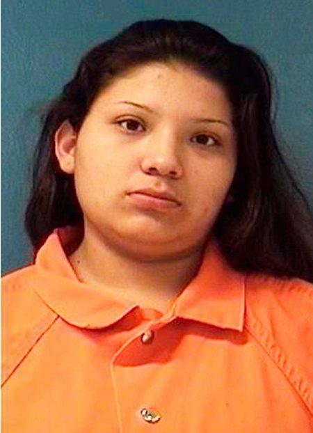 Bé 3 tuổi bắn súng vào mặt em gái 8 tháng khi mẹ đang tắm với bạn trai-1