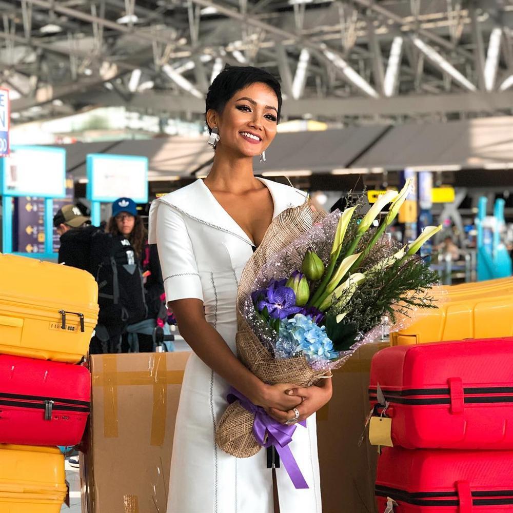 Tín nhiệm sắc trắng hợp mệnh, HHen Niê diện trang phục gam màu này từ đêm chung kết đến ngày về nước-1