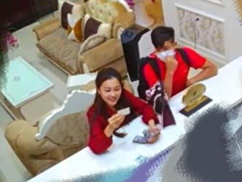 Hết bị nghi check-in ở khách sạn, Văn Đức và top 10 Hoa hậu Việt Nam 2017 lại rủ nhau đi ăn uống-7