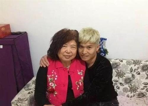 Sốc với tình yêu bà - cháu của cặp đôi người Trung Quốc-3