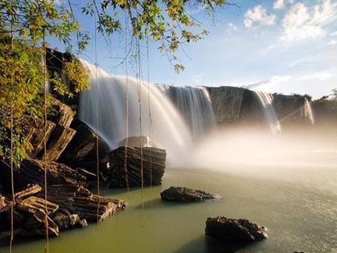 Trong dư âm tự hào vì H'Hen Niê lọt vào Top 5 Hoa Hậu Hoàn Vũ 2018, hãy dừng chân ở 3 điểm đến tuyệt vời ở quê hương Đắk Lắk của cô gái xinh đẹp