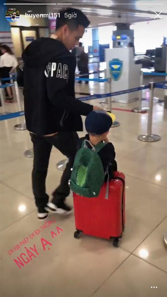 Sau khi vô địch AFF Cup 2018, cầu thủ tuyển Việt Nam đang làm gì?-9