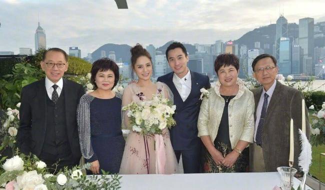 Chung Hân Đồng lên xe hoa với bác sĩ điển trai sau 10 năm dính scandal sex-7