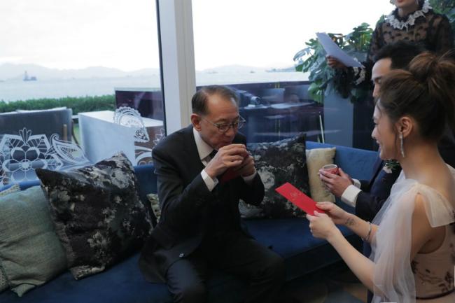 Chung Hân Đồng lên xe hoa với bác sĩ điển trai sau 10 năm dính scandal sex-9