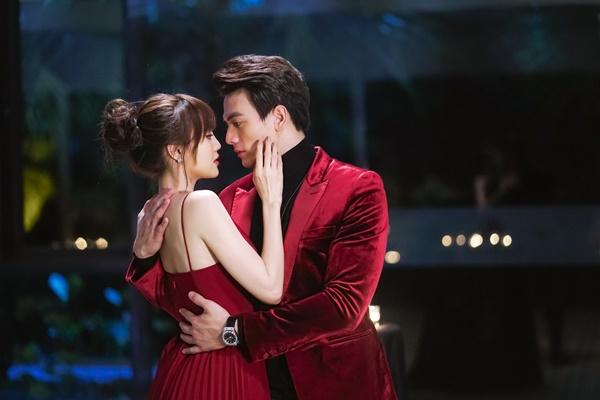 Những khoảnh khắc ngôn tình đốn tim khán giả trong Gái già lắm chiêu 2-11