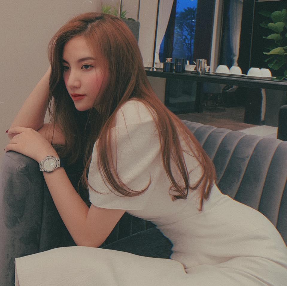 Khoe làm bồi bàn chuyên nghiệp, BB Trần lại khiến fans há hốc miệng chỉ vì thái độ phục vụ-2