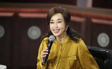 Lưu Hiểu Khánh 63 tuổi vẫn sở hữu body chuẩn, nhưng gương mặt cứng đờ thì không thể che giấu được nữa-2