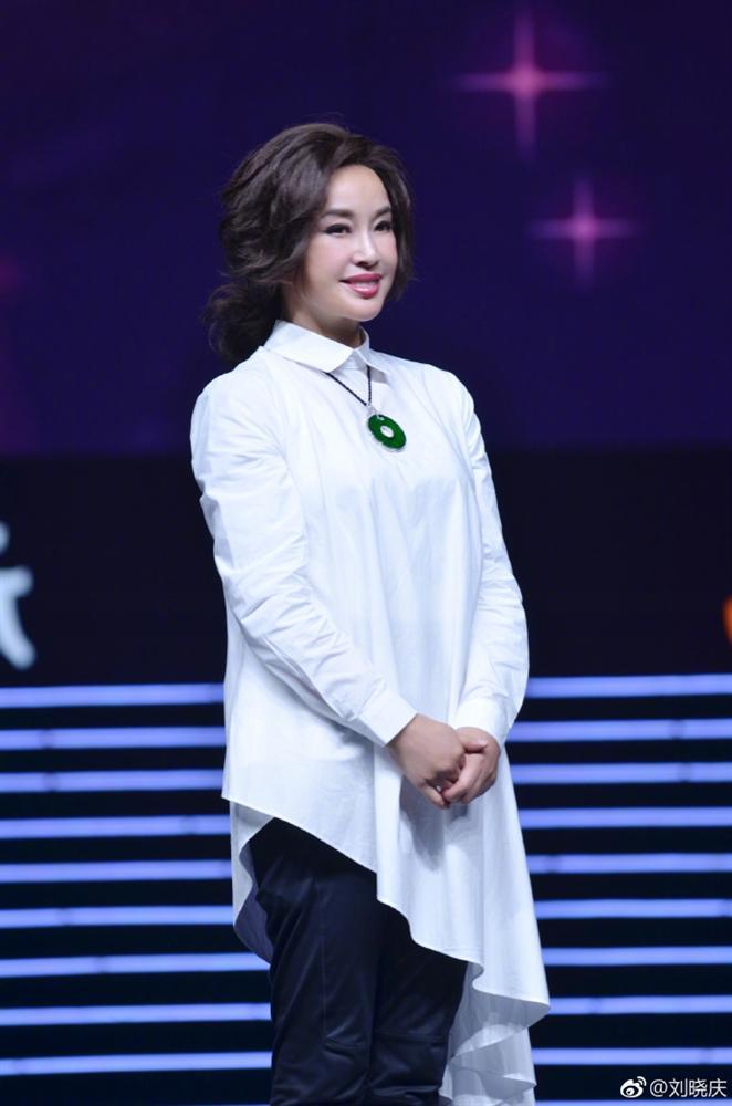 Lưu Hiểu Khánh 63 tuổi vẫn sở hữu body chuẩn, nhưng gương mặt cứng đờ thì không thể che giấu được nữa-8