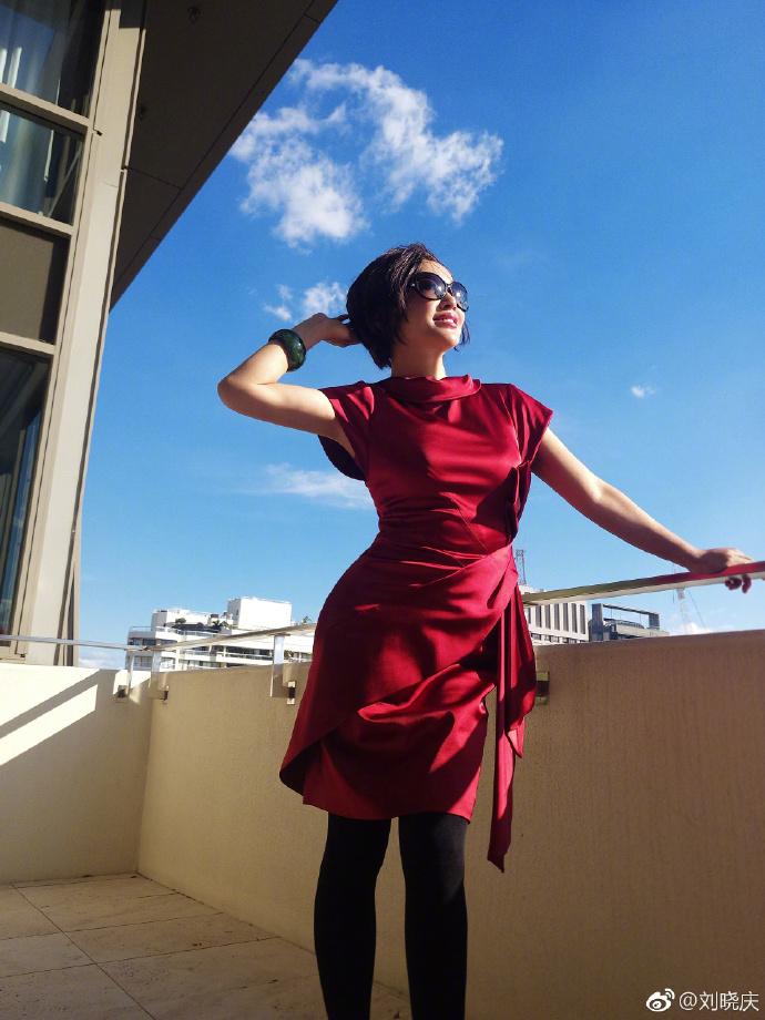 Lưu Hiểu Khánh 63 tuổi vẫn sở hữu body chuẩn, nhưng gương mặt cứng đờ thì không thể che giấu được nữa-11