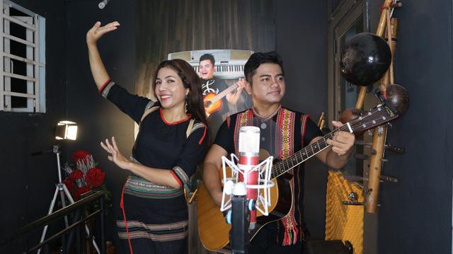 Đạt thành tích cao tại Miss Universe, HHen Niê được đồng hương sáng tác tặng riêng một bài hát-2