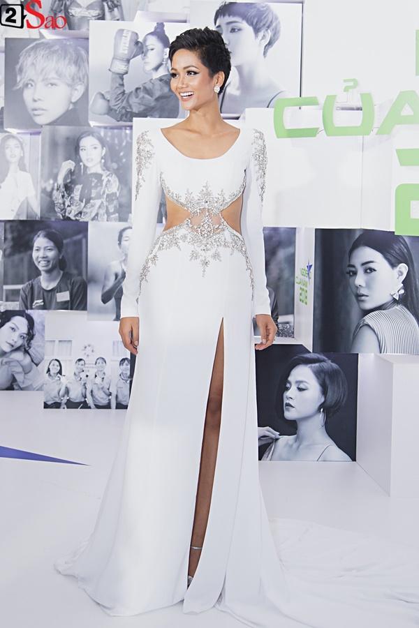 SAO ĐẸP tuần qua chia 2 trường phái: Hồ Ngọc Hà - Kỳ Duyên chất ngất đối lập Lý Nhã Kỳ - Ngọc Trinh đằm thắm-8