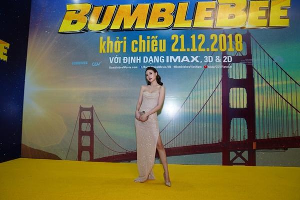 Hoa hậu Tiểu Vy mạnh mẽ cá tính đối lập Ninh Dương Lan Ngọc khoe ngực gợi cảm-4