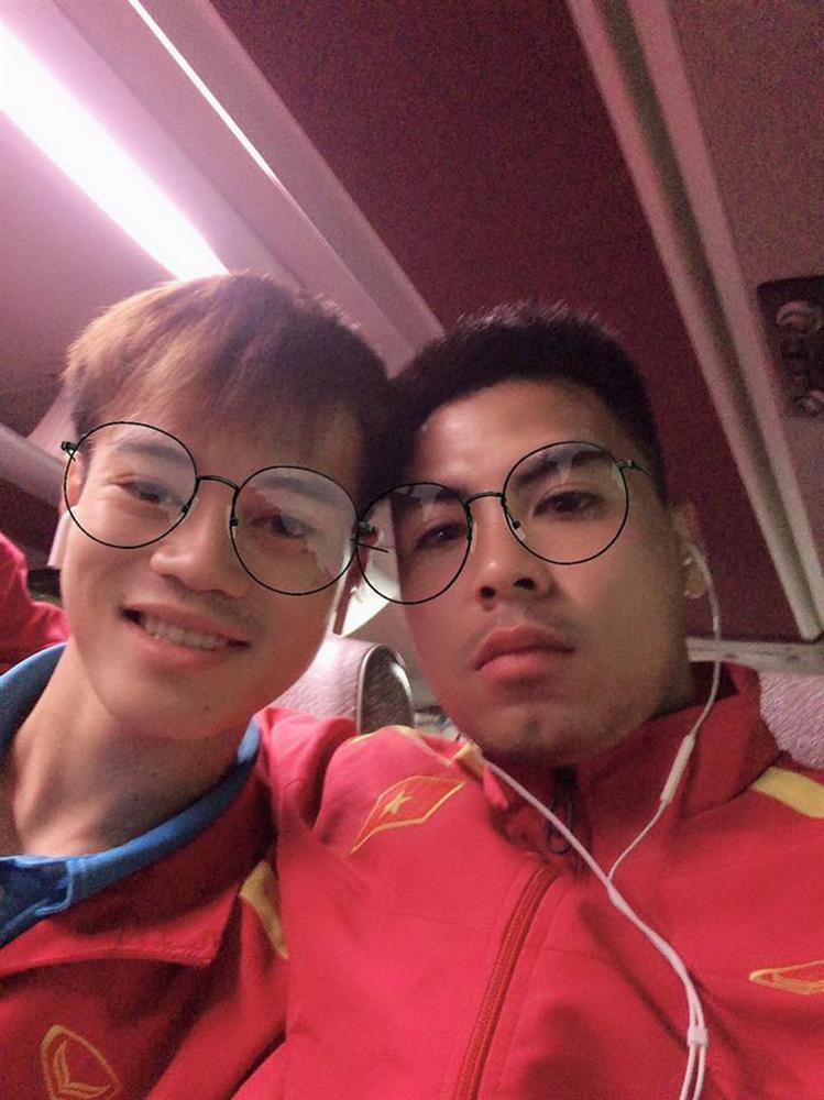 Thấy Văn Toàn giận dỗi, Đức Huy dỗ dành, khoe bằng chứng thể hiện tình cảm bên chặt thế này đây-3