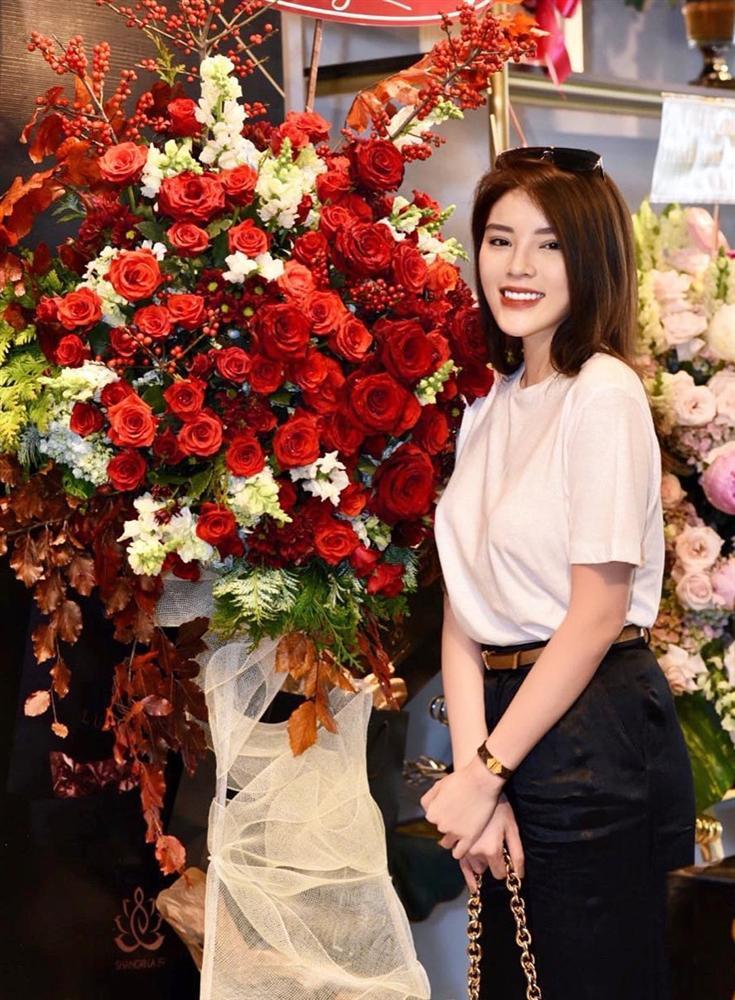 STREET STYLE sao Việt: Thanh Hằng diện áo tắm nóng bỏng - Hòa Minzy níu giữ thanh xuân với style học sinh-2