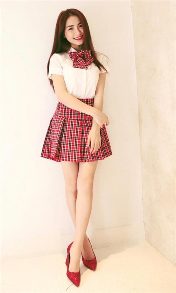 STREET STYLE sao Việt: Thanh Hằng diện áo tắm nóng bỏng - Hòa Minzy níu giữ thanh xuân với style học sinh-8