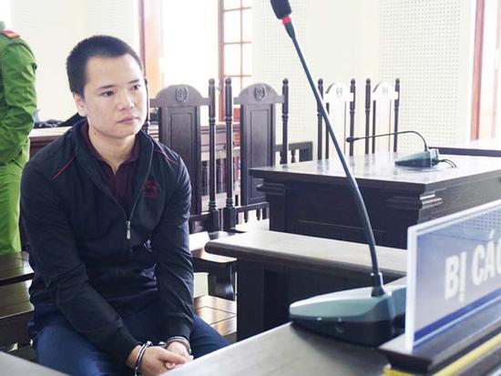 Tăng án phạt cho nam thanh niên giết người vì bị rọi đèn pha vào mặt