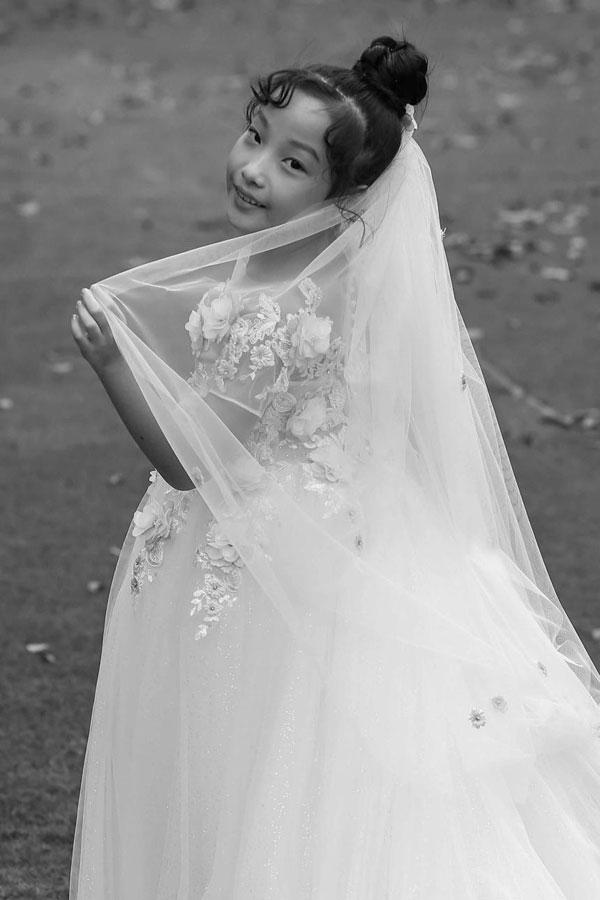 Mẫu nhí vừa catwalk vừa làm MC tại Vietnam Junior Fashion Week-9