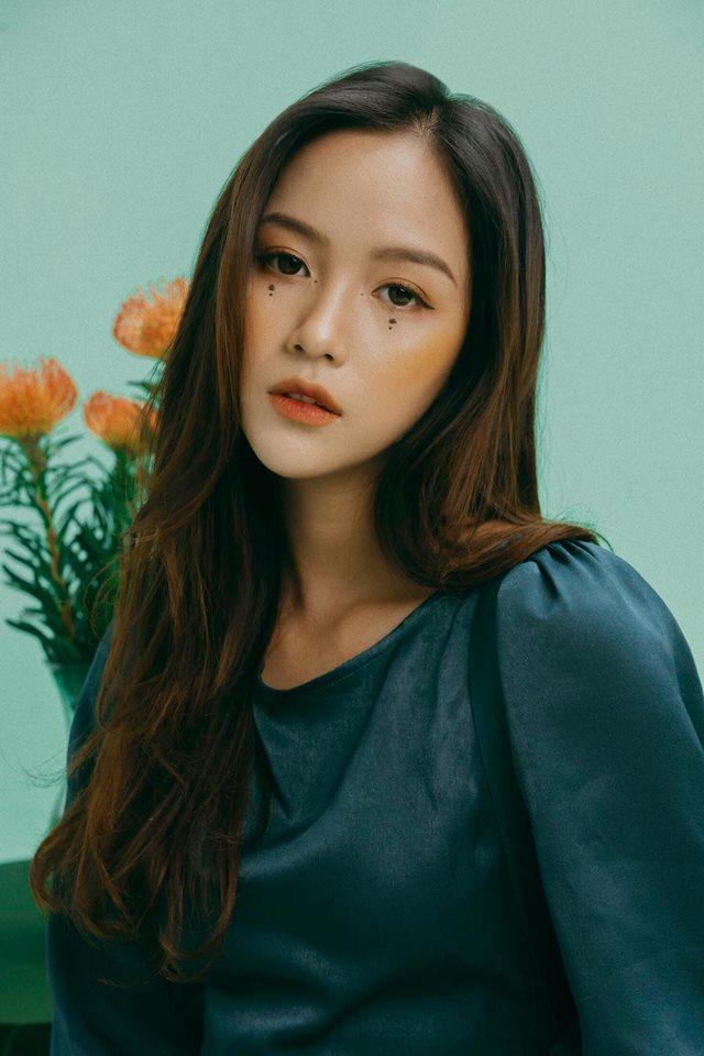 Vừa trở về từ Miss Supranational, Minh Tú đã khiến dân mạng tranh cãi chỉ vì đi ngược chiều trên ghế nóng-11