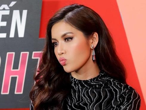 Vừa trở về từ Miss Supranational, Minh Tú đã khiến dân mạng tranh cãi chỉ vì đi ngược chiều trên 'ghế nóng'