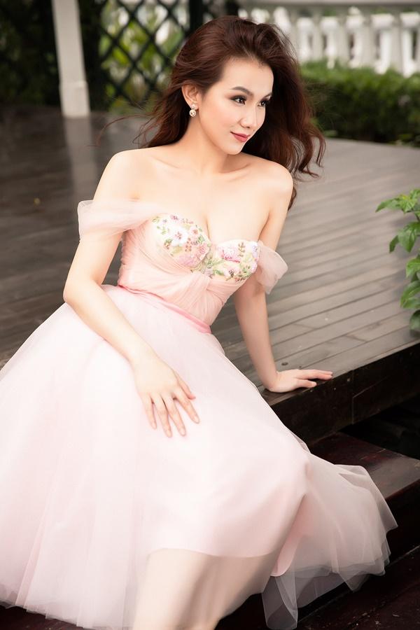 Hoa hậu Thùy Lâm khoe nhan sắc không tì vết sau 10 năm thi Miss Universe-2