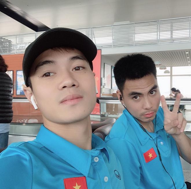 Loạt ảnh chứng minh Văn Toàn - Đức Huy là đôi bạn thân lầy lội-1