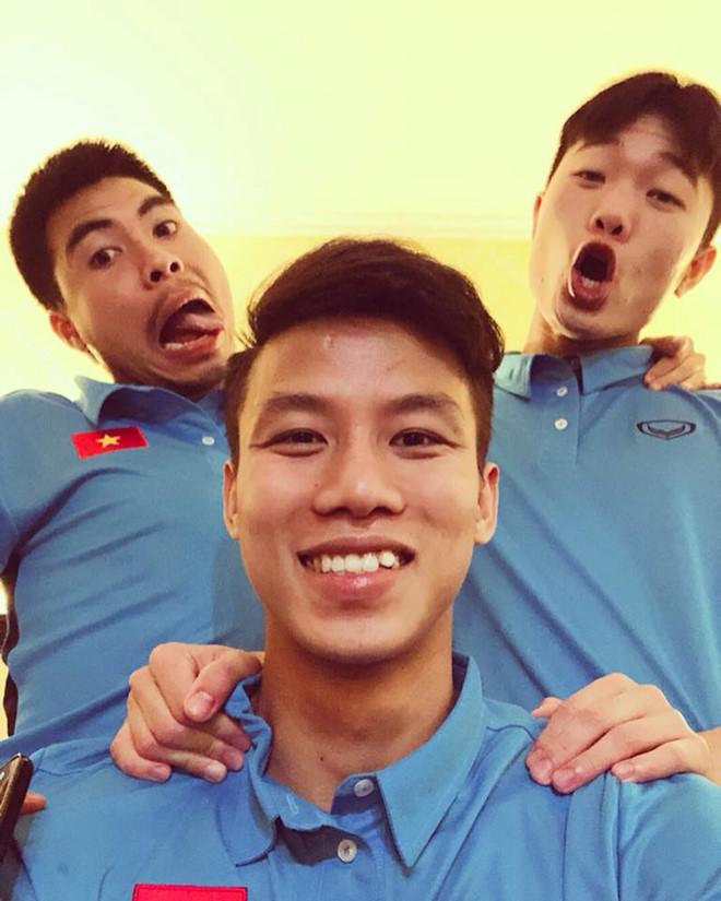 Loạt ảnh chứng minh Văn Toàn - Đức Huy là đôi bạn thân lầy lội-8