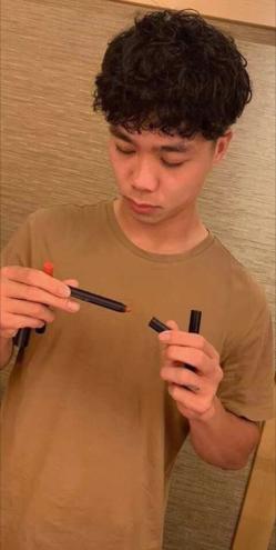 Công Phượng khiến fangirl lên cơn đau tim khi khoe kiểu tóc xoăn đáng yêu lại bonus thêm bờ môi màu cam quyến rũ-2