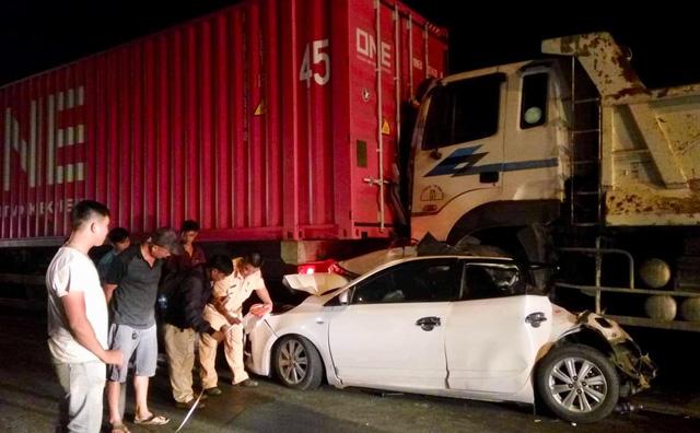 TPHCM: Container bị nổ bình khí, mất phanh, gây tai nạn liên hoàn-1