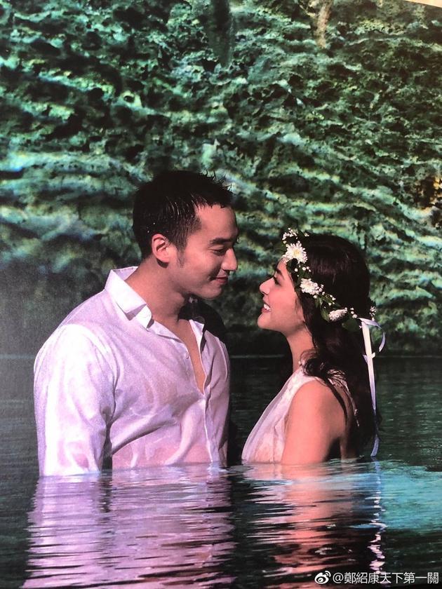 Chung Hân Đồng tiết lộ bộ ảnh cưới chụp dưới nước đẹp như mỹ nhân ngư hiếm ai sánh bằng-1