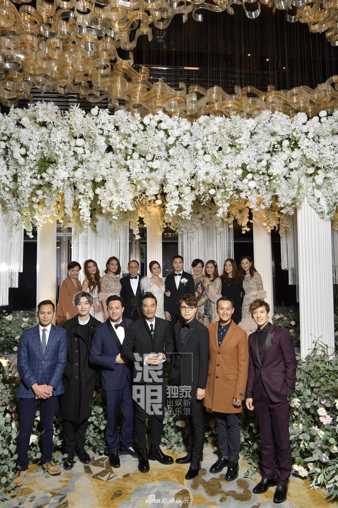 Chung Hân Đồng tiết lộ bộ ảnh cưới chụp dưới nước đẹp như mỹ nhân ngư hiếm ai sánh bằng-16