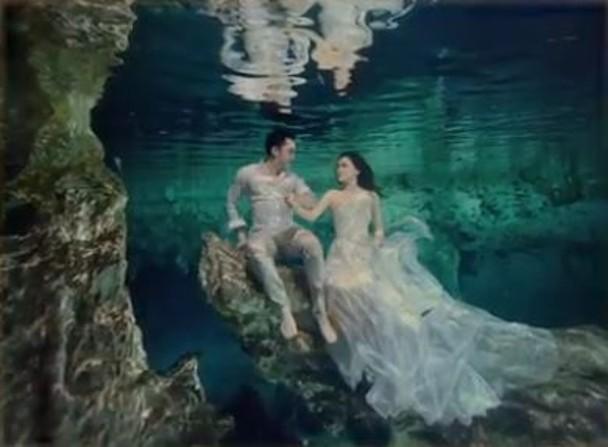 Chung Hân Đồng tiết lộ bộ ảnh cưới chụp dưới nước đẹp như mỹ nhân ngư hiếm ai sánh bằng-2