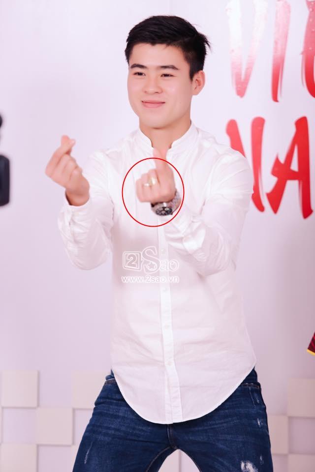 Kết thúc kỳ xả trại Duy Mạnh bị phát hiện mang tín vật quan trọng đánh dấu chủ quyền với bạn gái-2