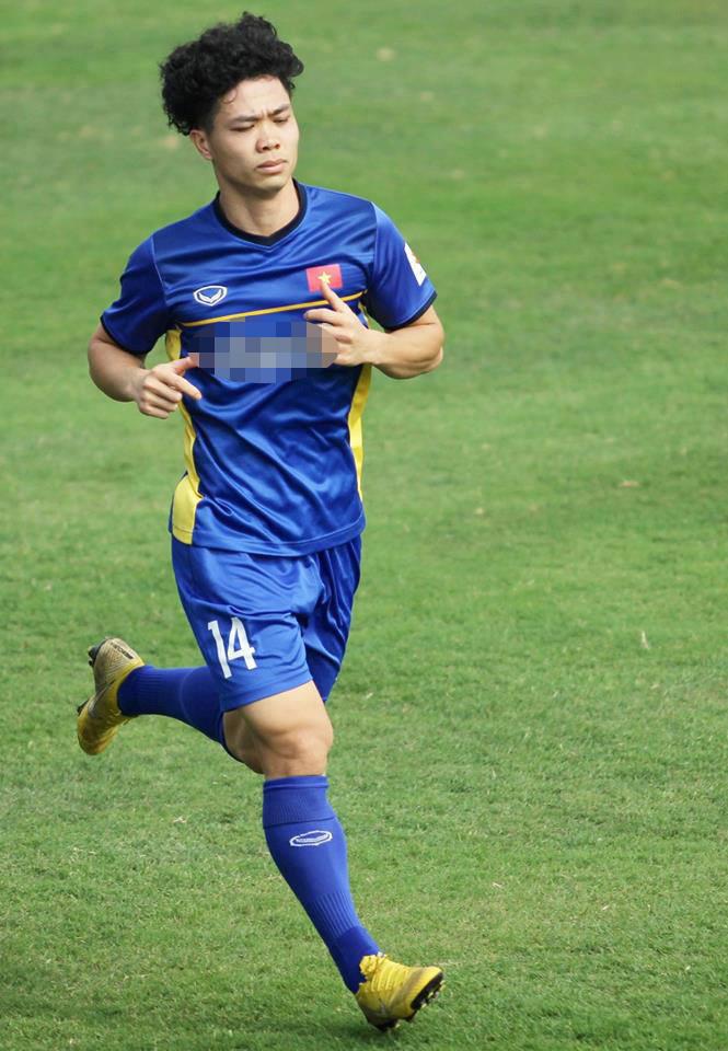 Cùng là Công Phượng khoe tóc mới nhưng ảnh tự chụp và hình được tag khiến người xem cười mỏi miệng-6