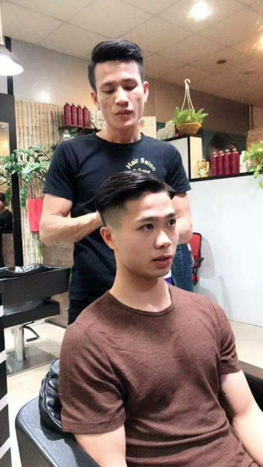 Cùng là Công Phượng khoe tóc mới nhưng ảnh tự chụp và hình được tag khiến người xem cười mỏi miệng-12