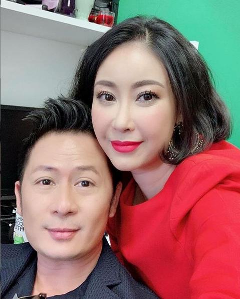 Siêu mẫu Thanh Hằng khoe ảnh sexy tắm bồn, cưỡi siêu xe độc lạ-7